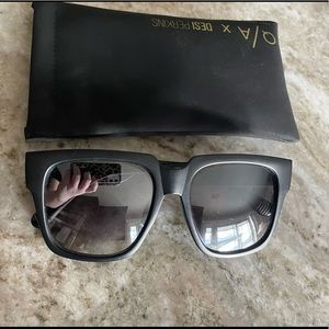 QUAY Australia ‘On the Prowl’ sunglasses with case